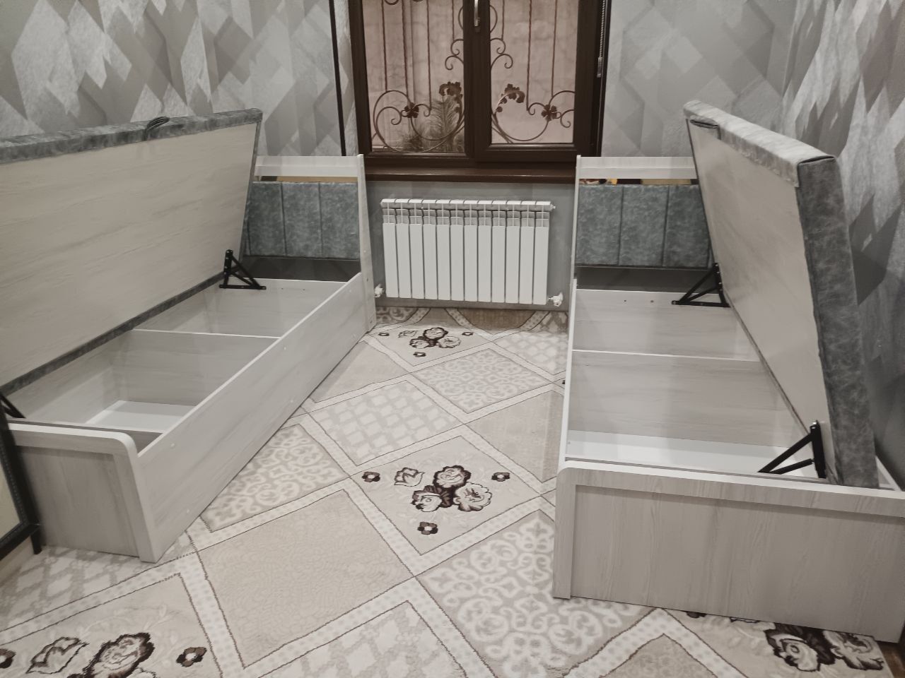 Sandiqli va  spalni uchun shkaf tumba va bir kishili kravatlar