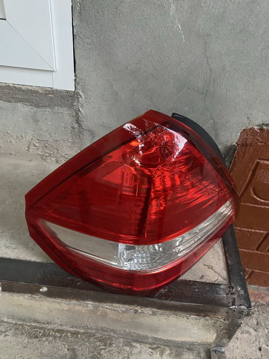 Zadniy fara nissan tiida chap tarafi