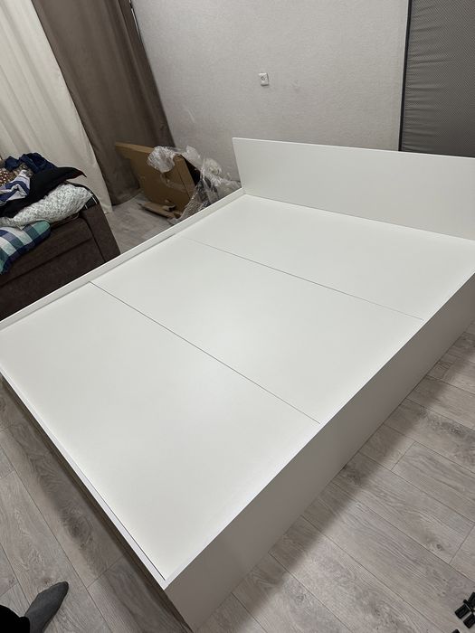 Продам кровать с матрасом в хорошем состоянии.