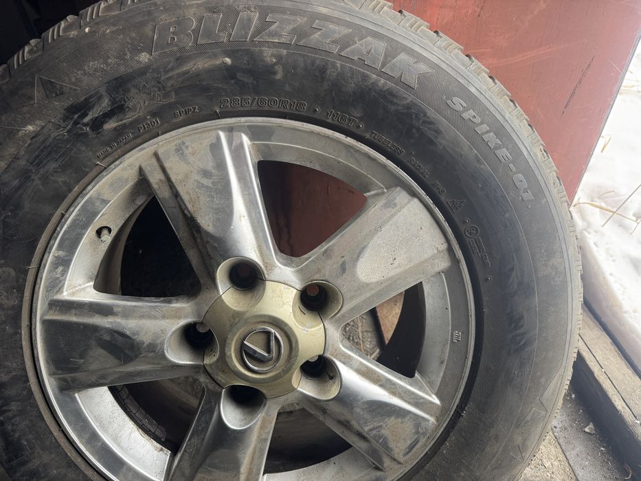 Продам комплект шин с дисками