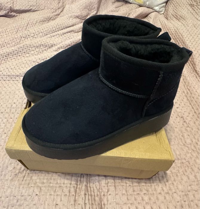 De vanzare ghete tip ugg, nou fara eticheta