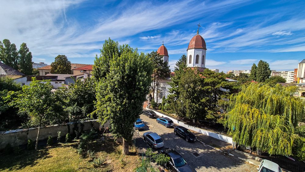 Vând apartament 2 camere gata de mutat – zonă centrală