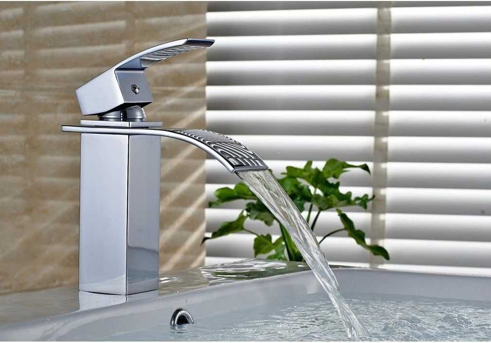 Смесител водопад за мивка за баня в сребърен и черен вариант