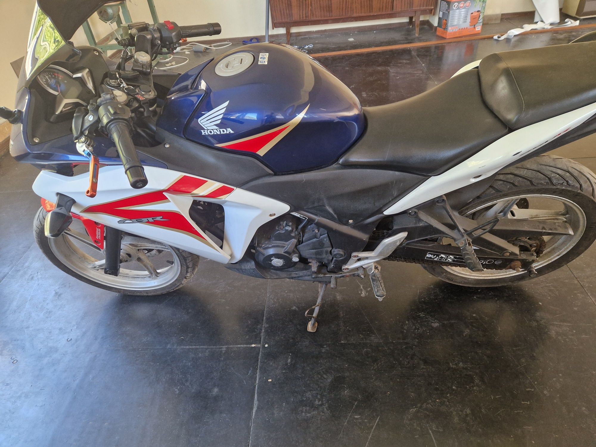 Honda cbr 250r 2011