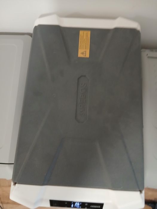 Мобилен хладилник фризер на 12/24/220 волта