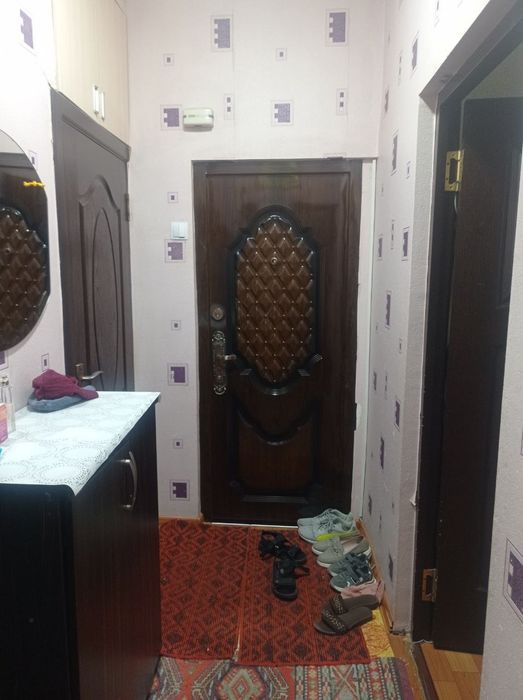 Юнусабад 12 квартал. Продается квартира 3/2/4