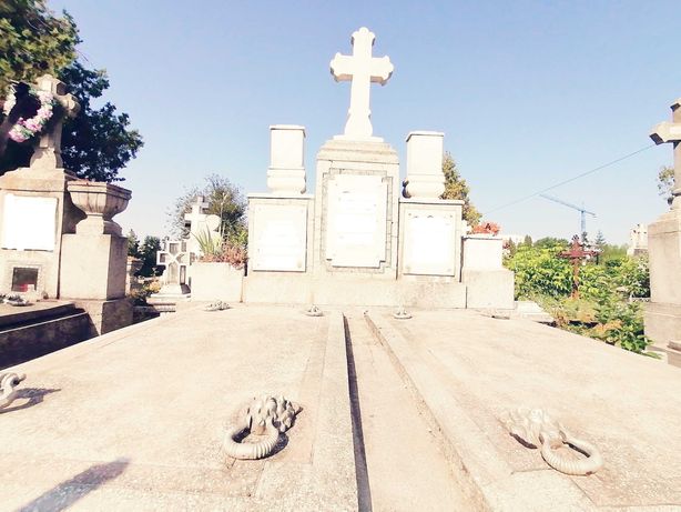 Vând concesiune loc de veci Cimitir Eternitatea Iasi