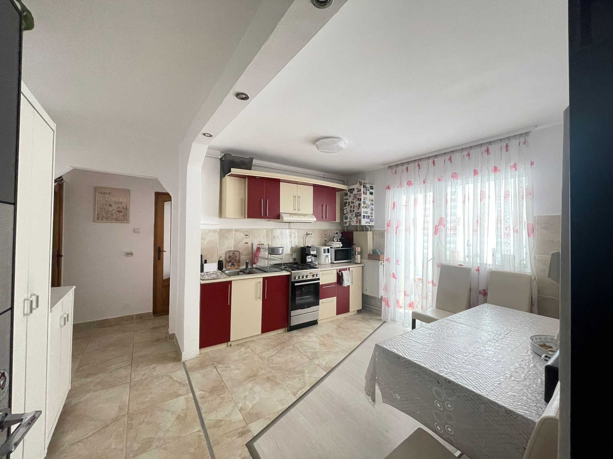 Apartamemt 2 camere ,etaj 3 ,,Gherla"