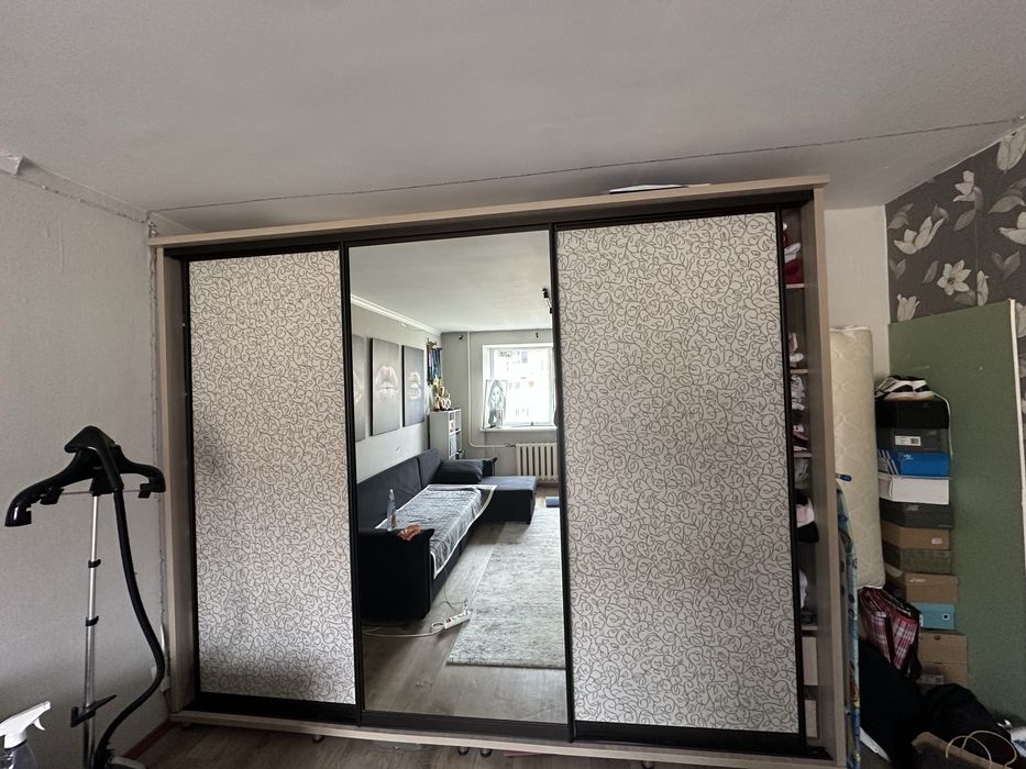 Шкаф купе в отличном сосотянии глубина 60 см длина 3 м