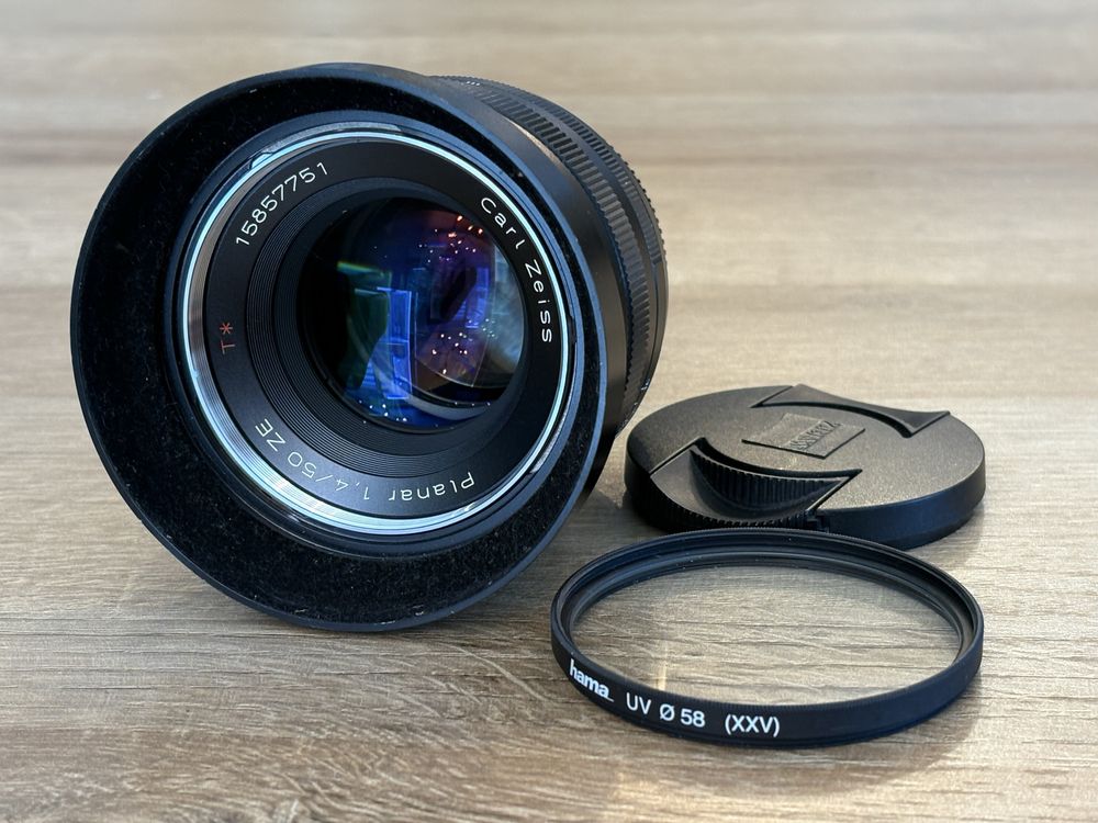 Продавам обектив Carl Zeiss Planar T* 50mm f/1.4 ZE for Canon EF