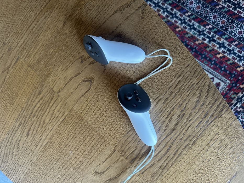 VR очила Meta Quest 3 — 512 GB — джойстици