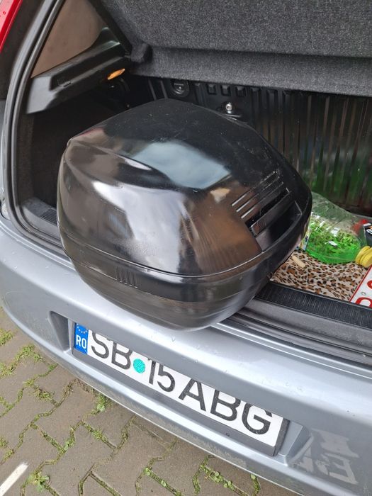 Vând top case moto