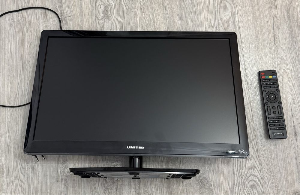Televizor United negru cu diagonala de 60 cm