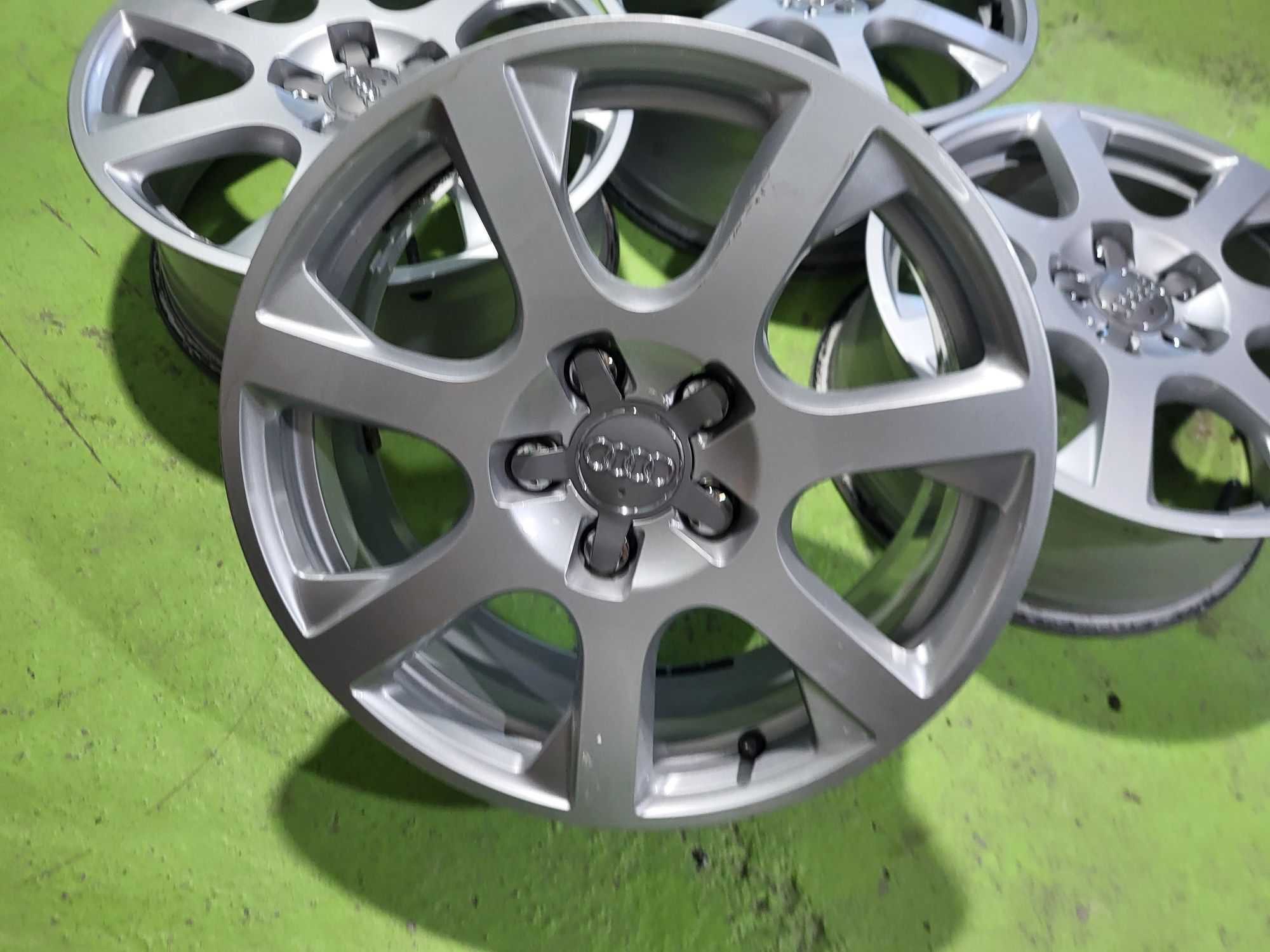 17 5x112 Audi A3 A4 A6 Q5 Vw Skoda 5х112