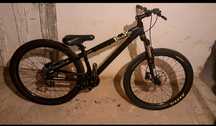 Vând/bicicletă 26 dirt, Flying Circus cu frâne hidraulice
