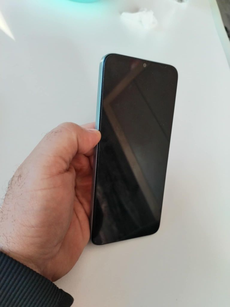 Honor x6a с гаранция - като НОВ