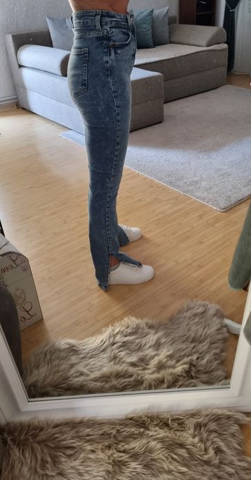 Blugi cu talie inalta H&M