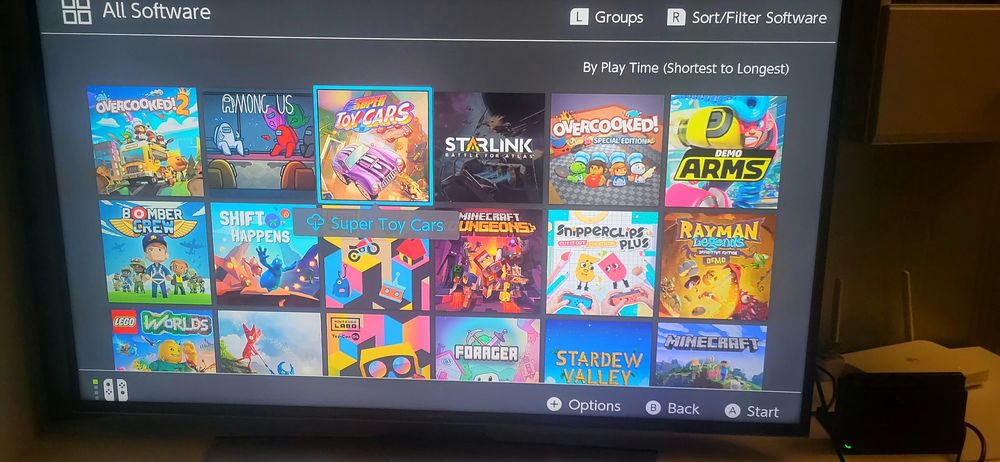 Consola Nintendo Switch cu accesorii și jocuri. Livrare gratuită!