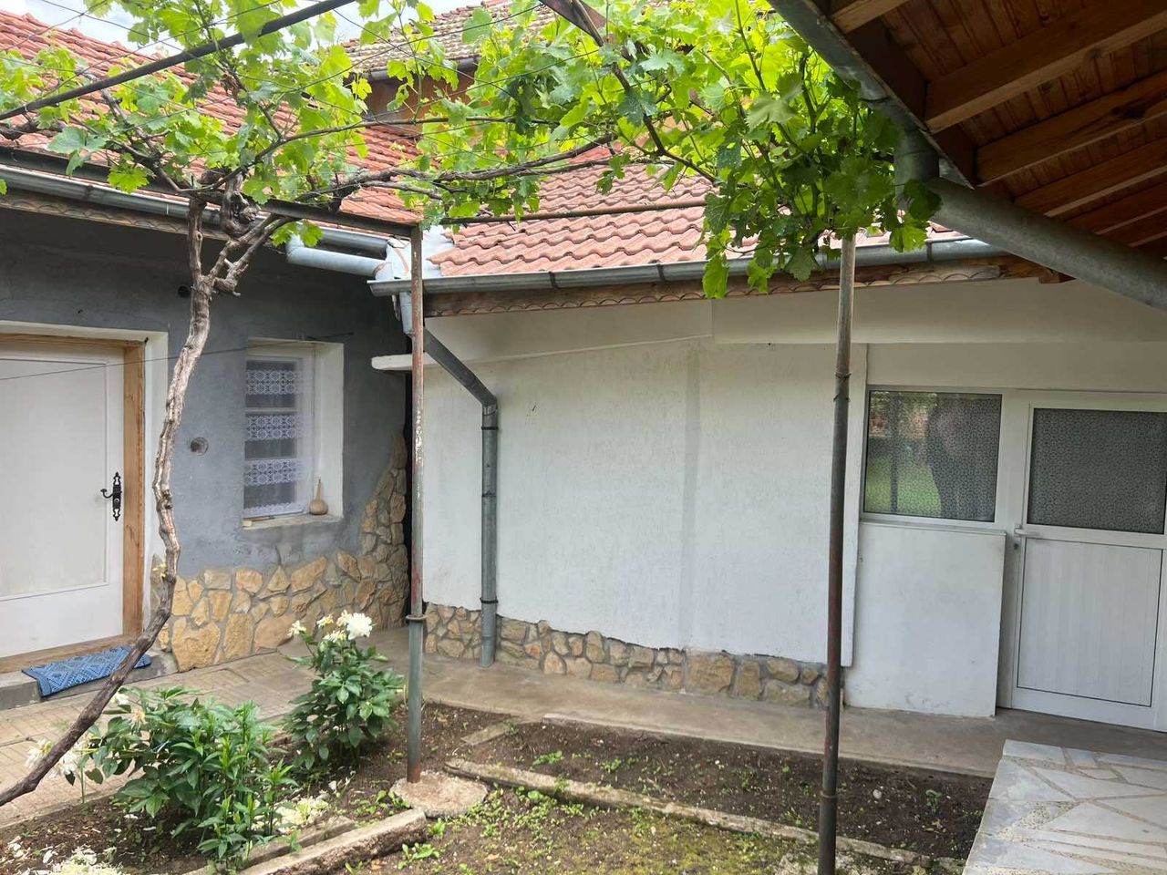 Продава се Къща в с. Садовец, Област Плевен - 192 кв.м за 174 €/кв.м - Снимка #1