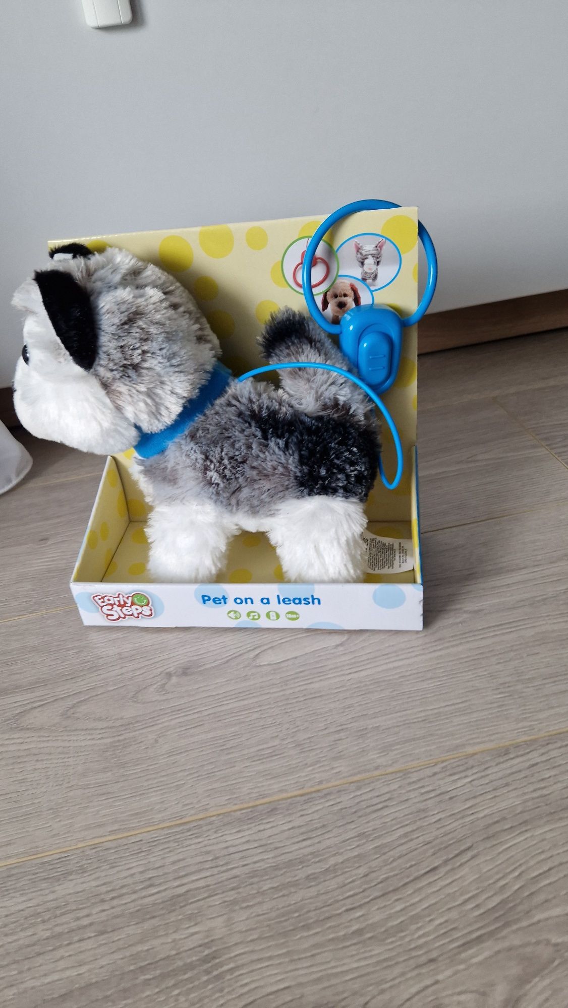 Catelus interactiv cu lesă