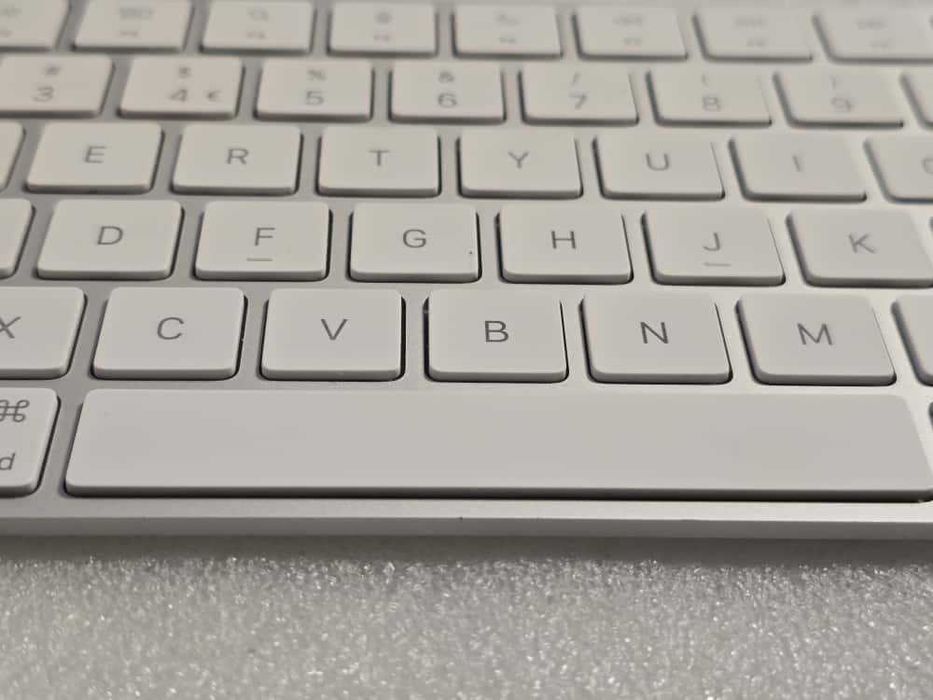 Tastatura Apple Magic Keyboard (2024), Bluetooth, Lightning port