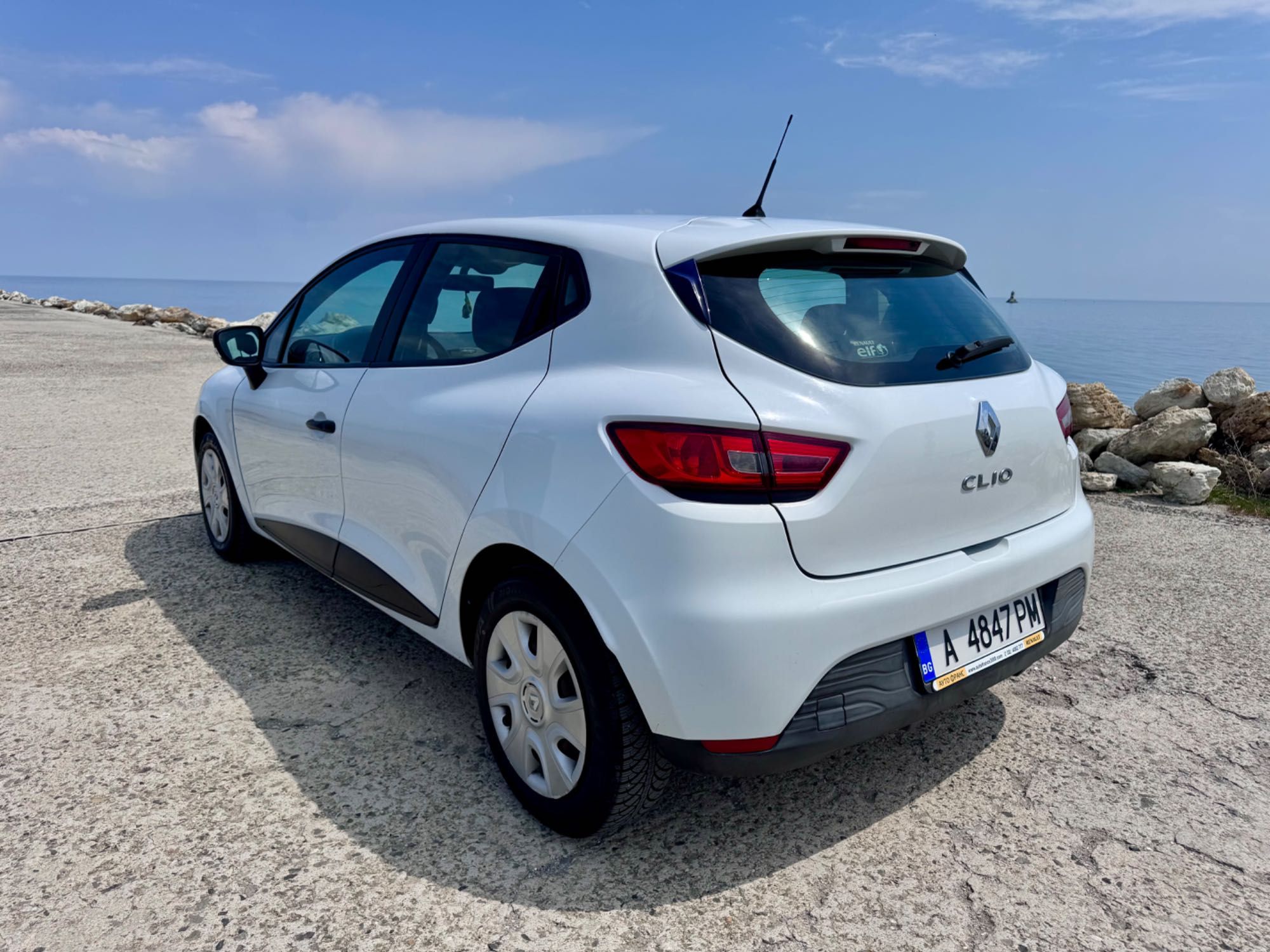Renault Clio IV , 1.2 бензин,2015г, запазена, обслужена, каско