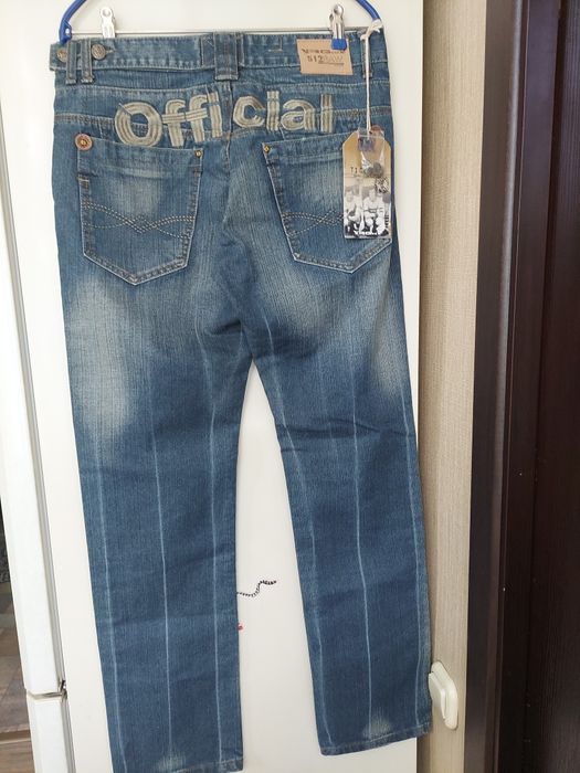 Новые мужские джинсы.