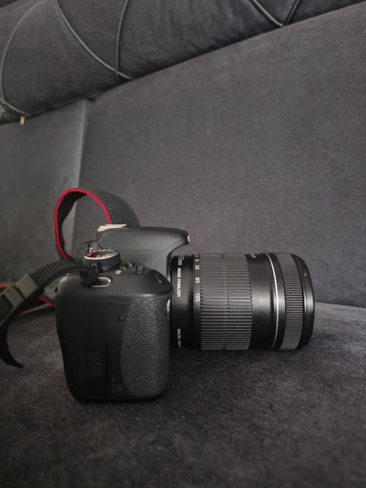 Canon EOS 600D + obiectiv canon zoom lens 18-135 mm image stabilizer