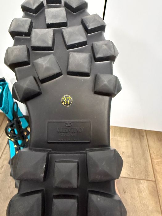 Valentino боти нови