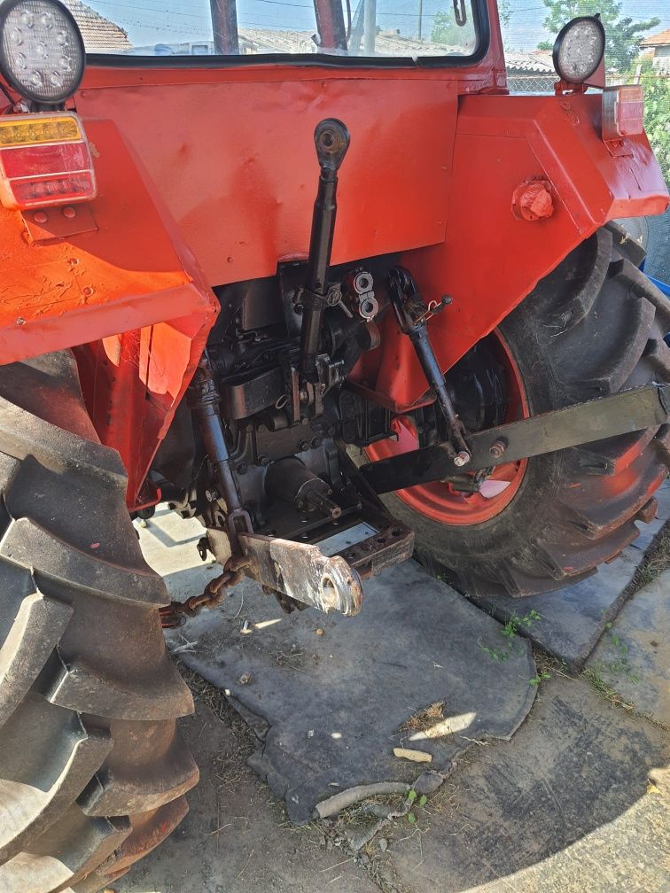 Tractor U445 cu cabină, 48 CP, freză 1.8m + plug, stare bună