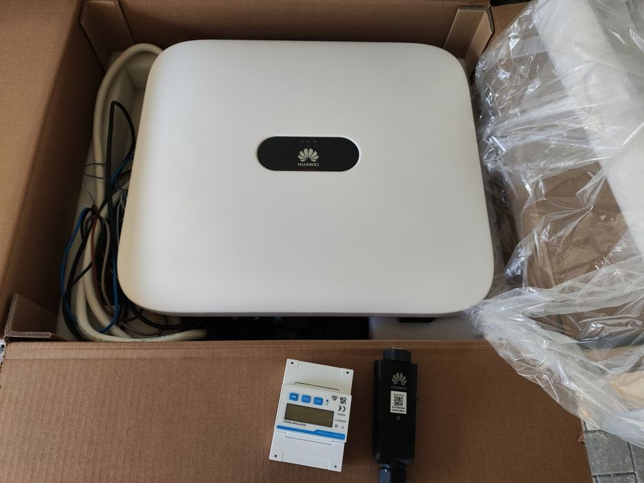 Invertor Huawei hibrid trifazat 5kw