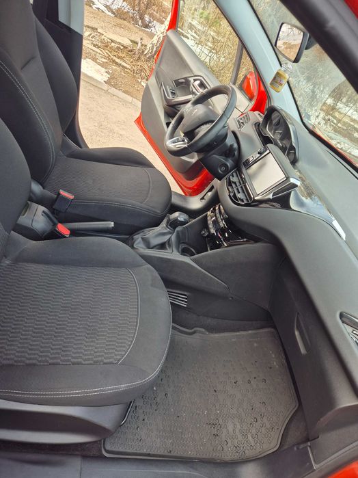 Peugeot 208, 1.2, Хечбек, един собственик