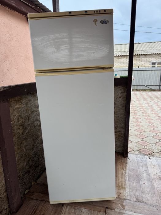 Продам холодильник