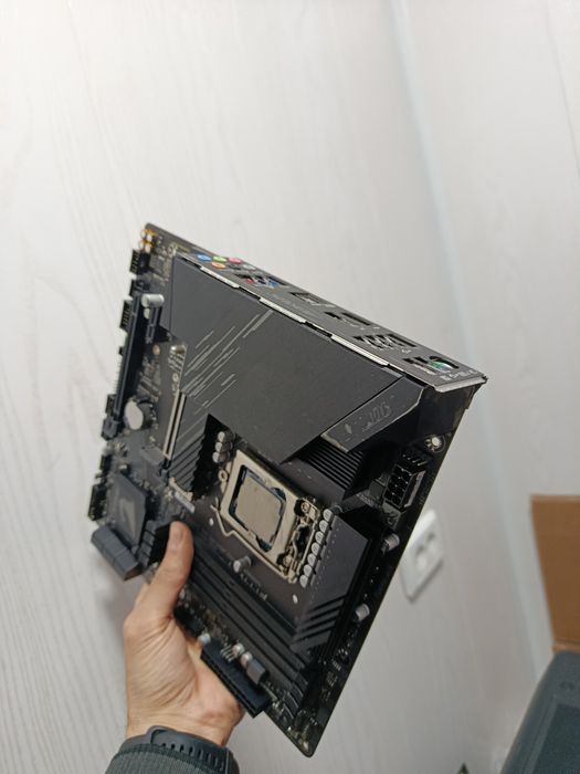 Aorus B560M + i5 10400F