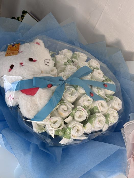 Подарочный букет из подгузников