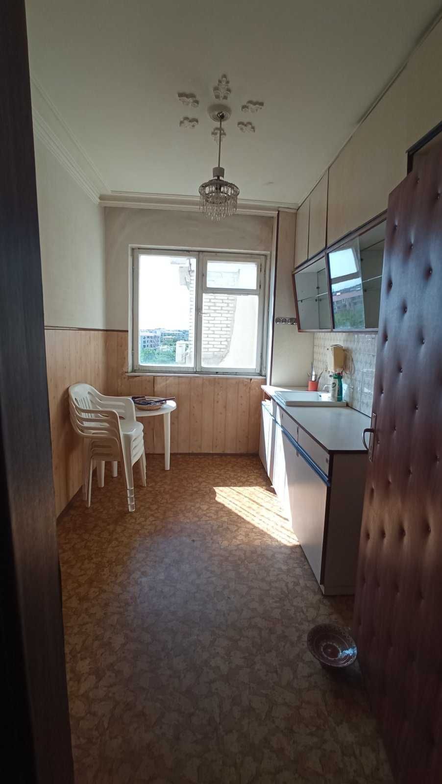 Собственик : Продава тристаен маломерен апартамент 67 кв. Кичук париж