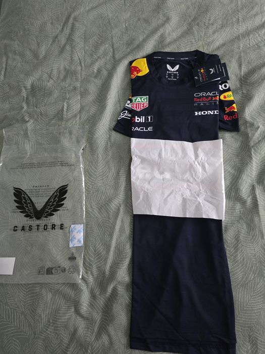 Tricou oficial Red Bull Racing Castore 2025

Preț: 300 lei (negociabil