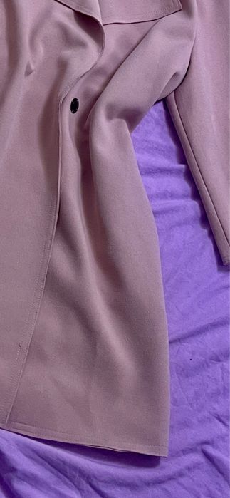 Класический нежный пудровый плащик