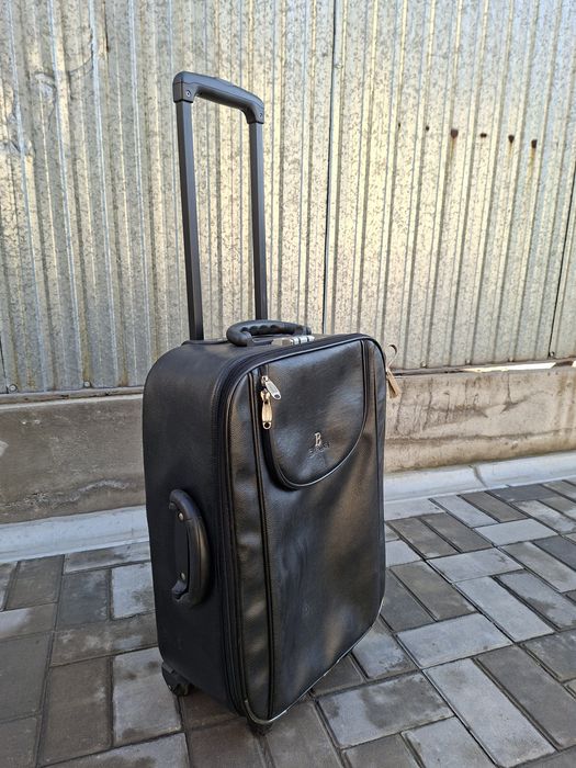 Продам бу чемодан маленький