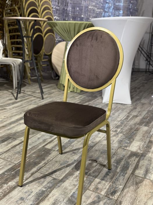 Аренда столов и стульев на мероприятие с доставкой и установкой