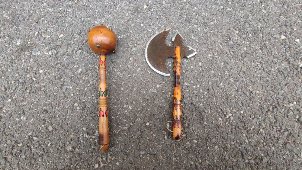 Buzdugan si bardă din lemn