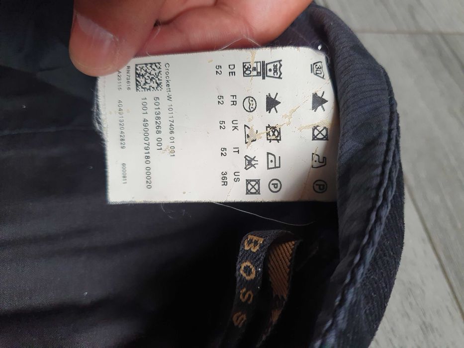 Pantaloni raiati HUGO BOSS - Marime 36R (Talie 98 cm)