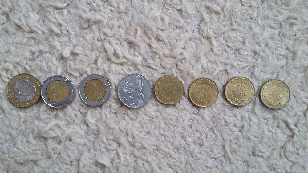 Продавам стари Италиански монети