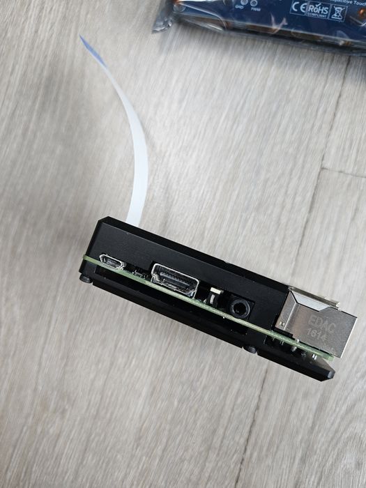 Raspberry pi 3B + adaptor original + display 4.3 inch DSI + radiator