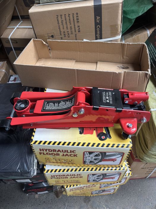 Домкрат . Домкрат