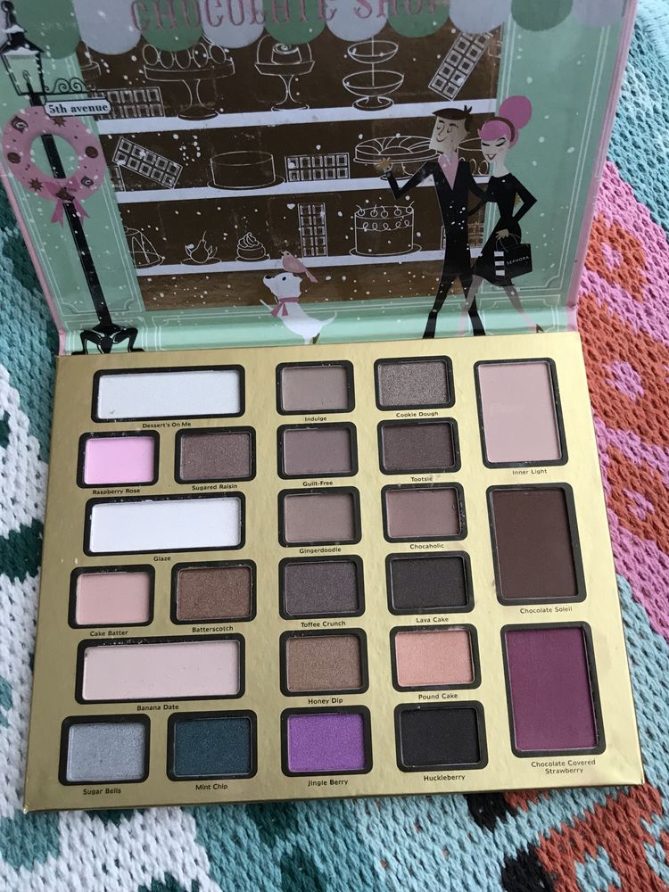 Paleta Too Faced Christmas in New York Cocoa Makeup Powder Infused