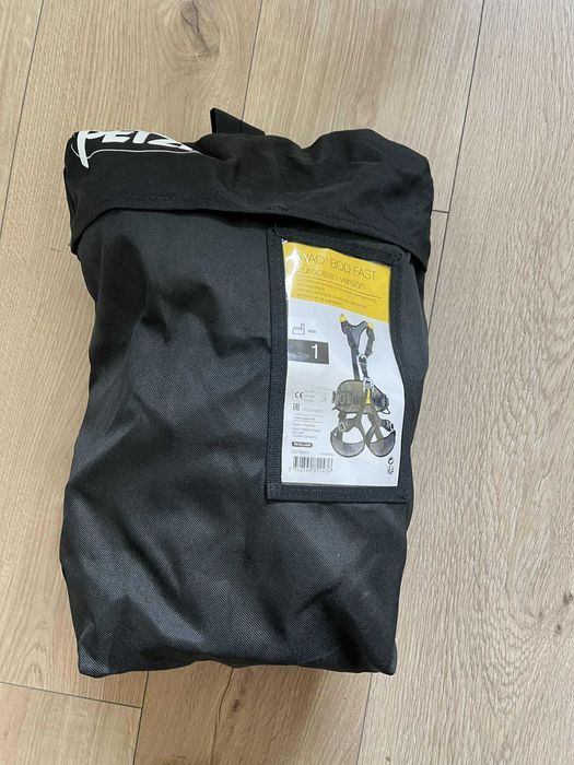 Сбруя Petzl AVAO и каска Petzl Vertex Vent