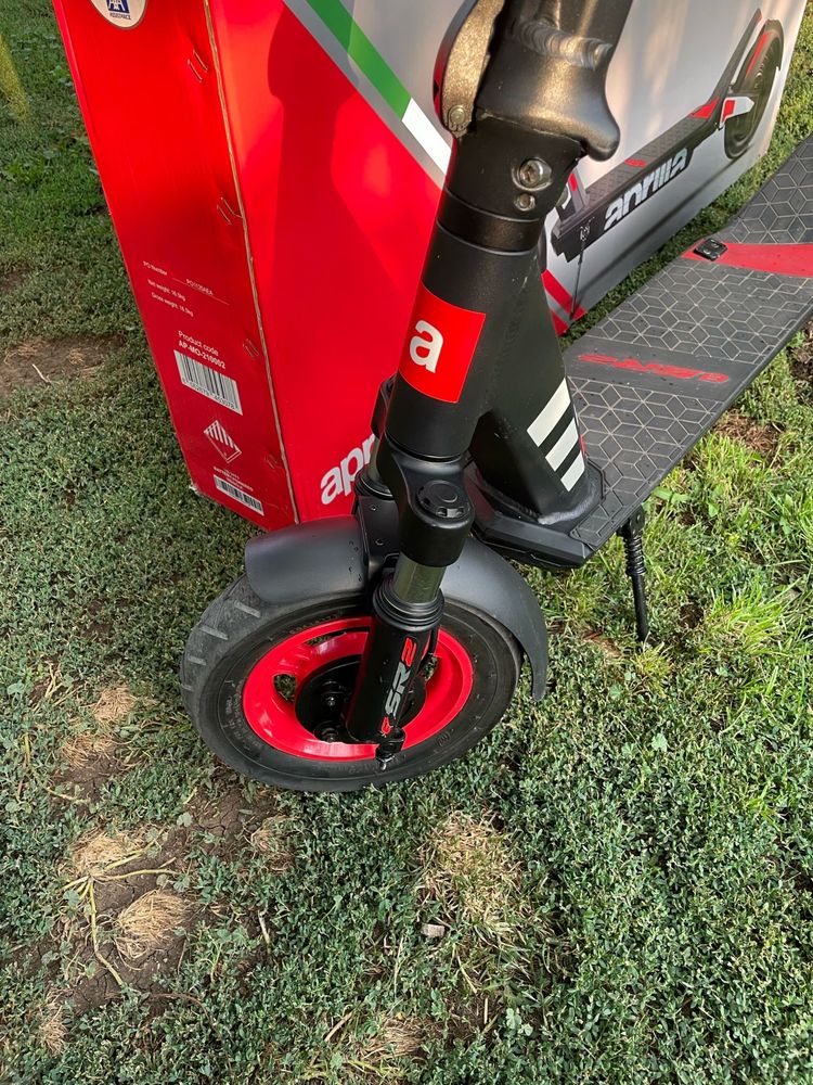 Електрическа тротинетка Aprilia eSR2 перфектно състояние!