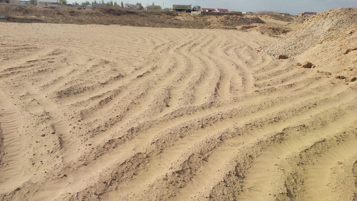 Jan'a bazar MPJ qosko'l 3 semp domnin' aldinda 4 sotok plan satiladi