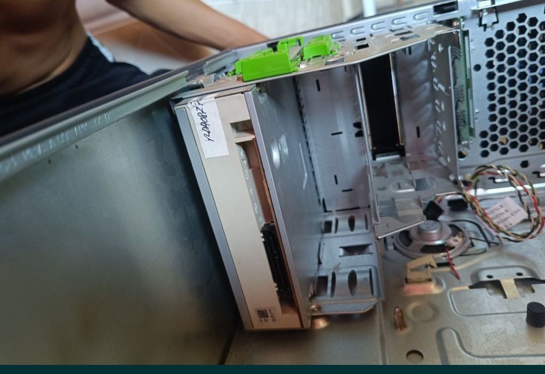 Кутия на Настолен компютър Fujitsu – подходящ за части или проект